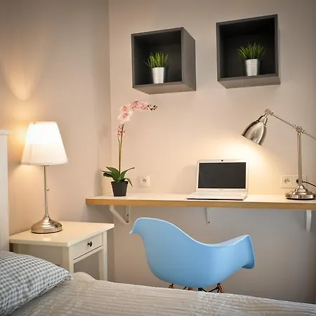 Unique Aquarius Ii *